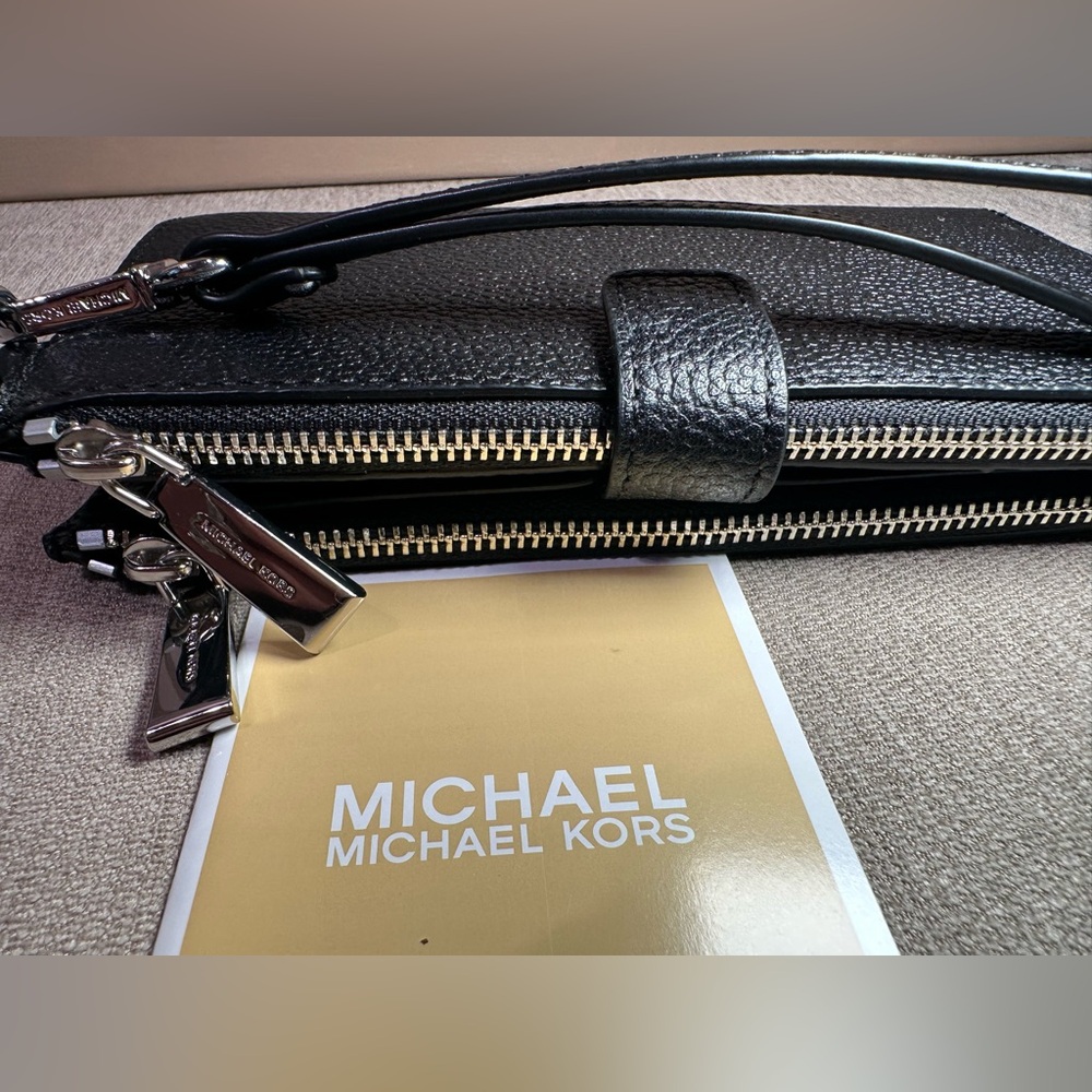 Michael Kors Wristlet Wallet - Picture 2 of 12